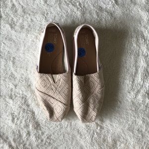 Toms Shoes